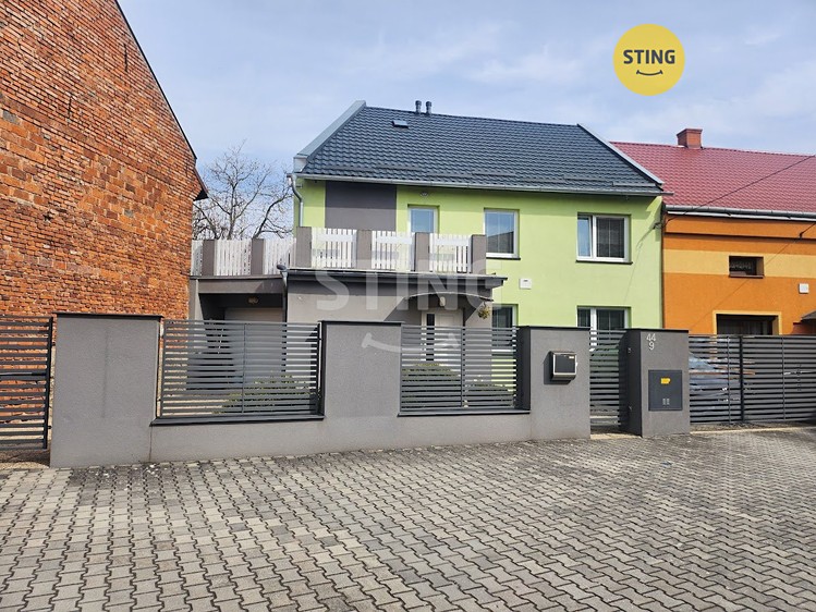 Prodej rodinného domu 210 m², pozemek 275 m² - foto 1