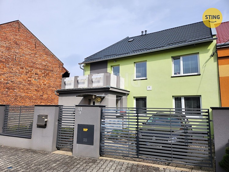 Prodej rodinného domu 210 m², pozemek 275 m² - foto 2