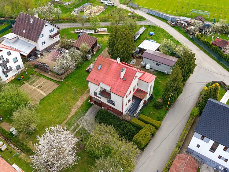 Prodej rodinného domu 200 m², pozemek 800 m² - foto 1