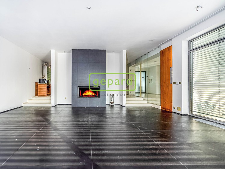 Prodej vícegeneračního domu 636 m², pozemek 2 478 m² - foto 2
