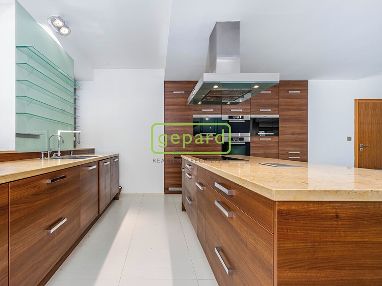 Prodej vícegeneračního domu 636 m², pozemek 2 478 m² - foto 7