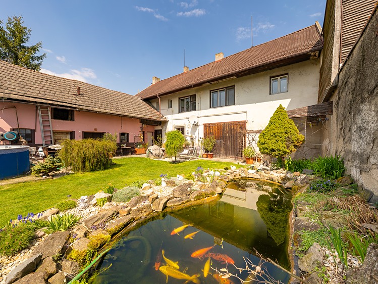 Prodej rodinného domu 166 m², pozemek 674 m² - foto 2