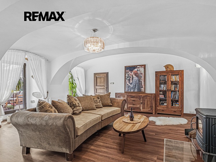Prodej  rodinného domu 352 m², pozemek 1 650 m² - foto 3
