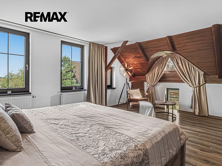 Prodej  rodinného domu 352 m², pozemek 1 650 m² - foto 4