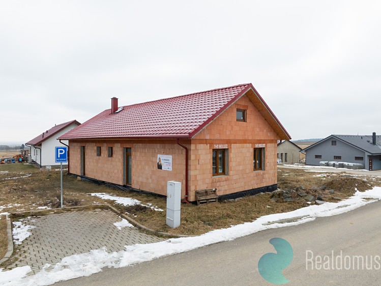 Prodej rodinného domu 100 m², pozemek 1 021 m² - foto 2