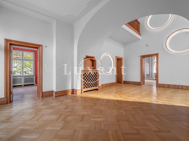 Prodej  vily 726 m², pozemek 945 m² - foto 7