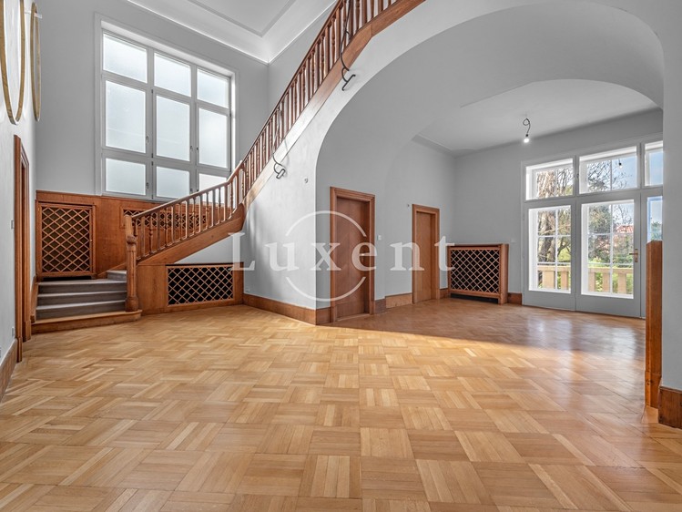 Prodej  vily 726 m², pozemek 945 m² - foto 6