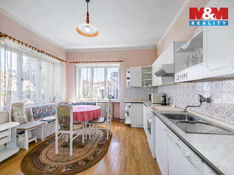 Prodej rodinného domu 172 m², pozemek 887 m² - foto 2