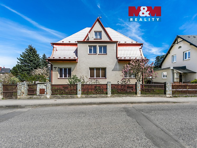 Prodej rodinného domu 172 m², pozemek 887 m² - foto 1