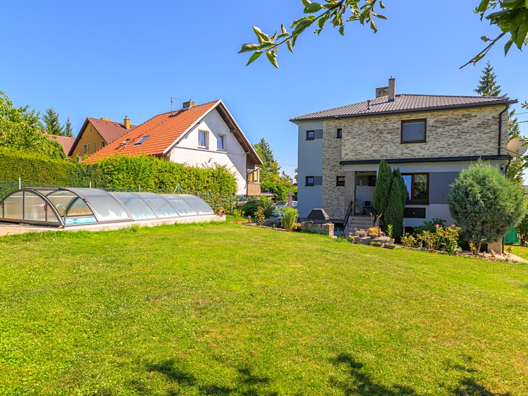 Prodej rodinného domu 254 m², pozemek 760 m² - foto 4