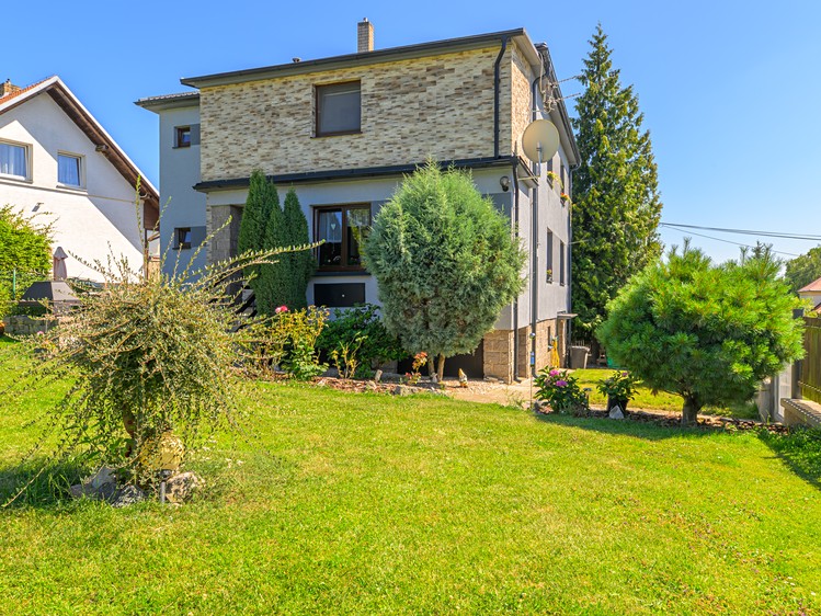 Prodej rodinného domu 254 m², pozemek 760 m² - foto 3