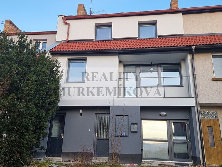 Prodej vícegeneračního domu 200 m², pozemek 447 m² - foto 1