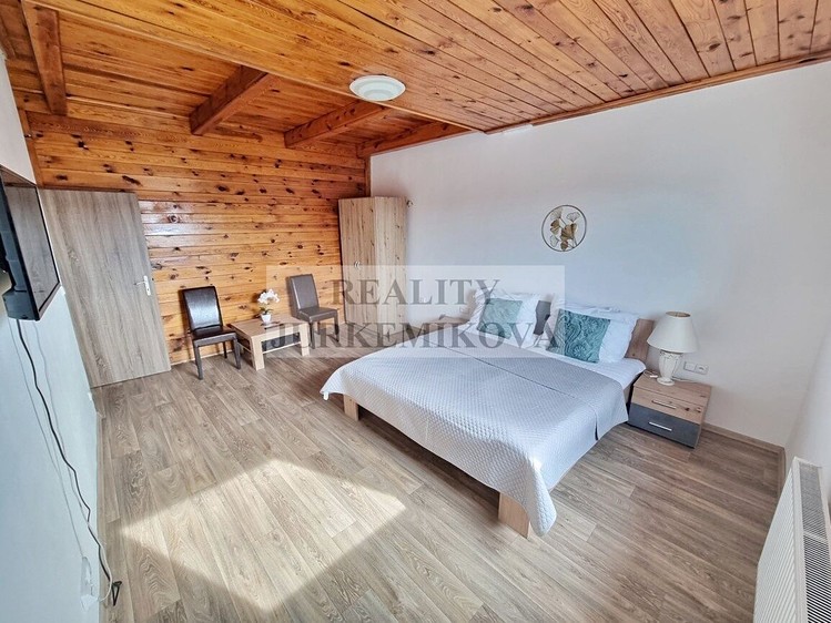 Prodej vícegeneračního domu 200 m², pozemek 447 m² - foto 7