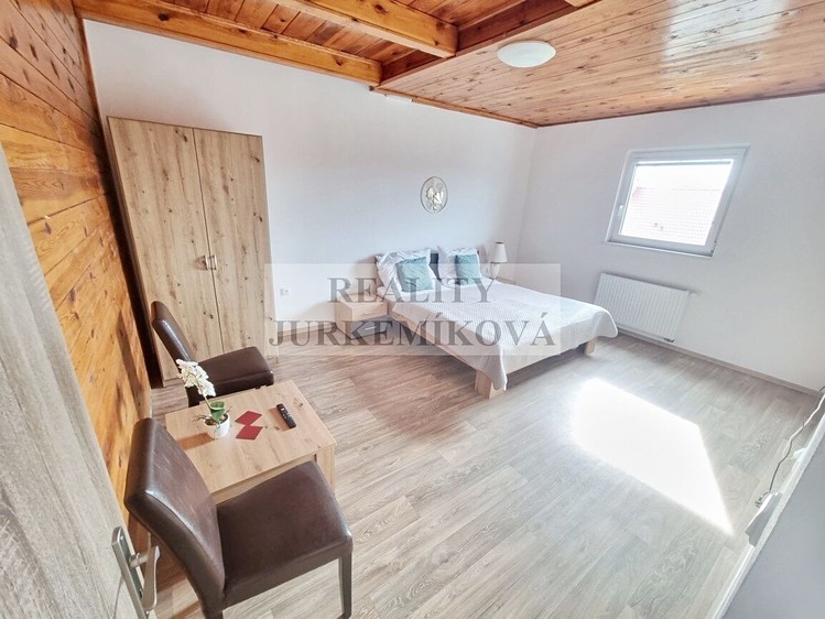 Prodej vícegeneračního domu 200 m², pozemek 447 m² - foto 6