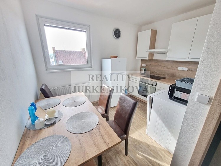 Prodej vícegeneračního domu 200 m², pozemek 447 m² - foto 8
