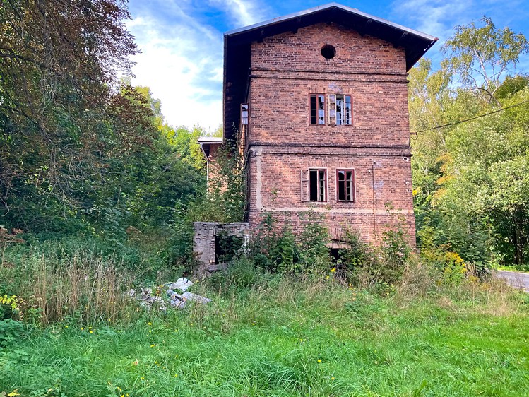 Prodej rodinného domu 800 m², pozemek 1 058 m² - foto 2