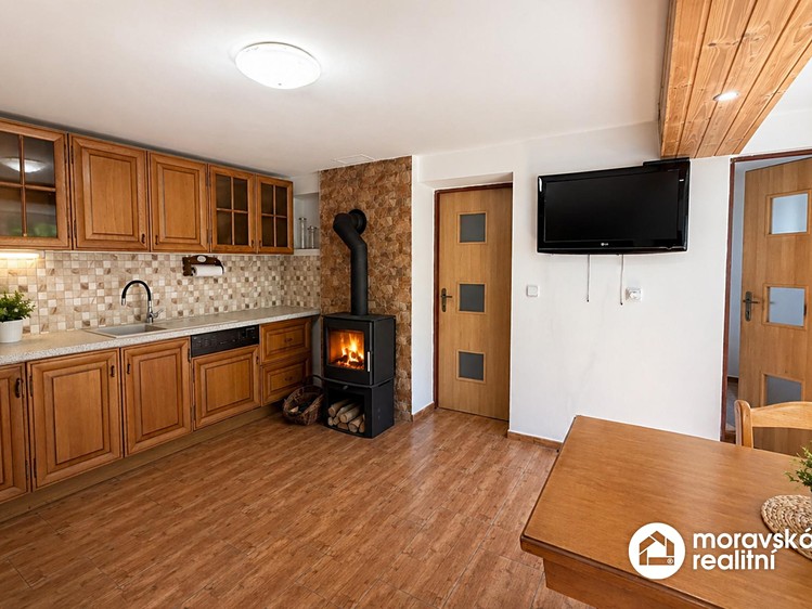Prodej chaty 107 m², pozemek 919 m² - foto 8