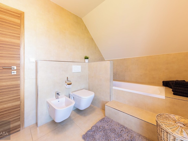 Prodej rodinného domu 132 m², pozemek 422 m² - foto 8