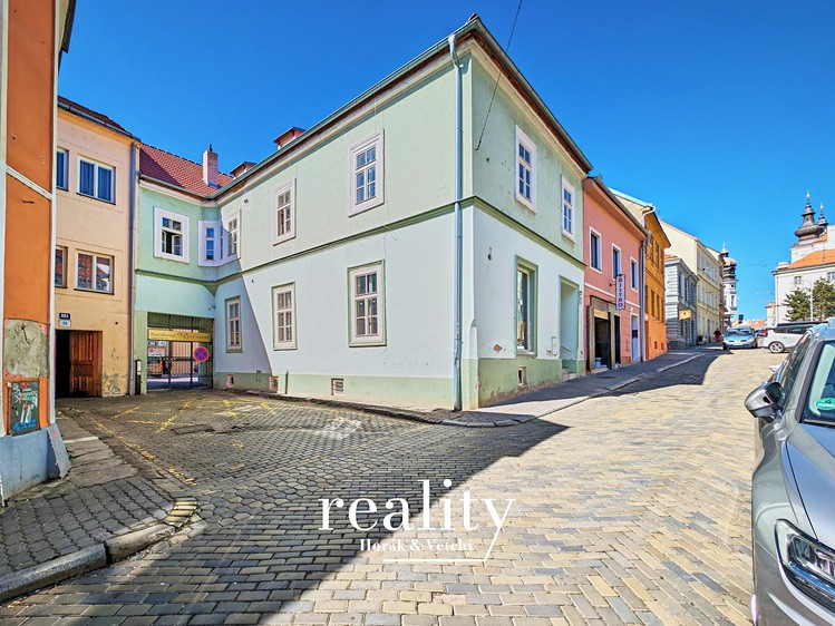 Prodej rodinného domu 429 m², pozemek 159 m² - foto 1