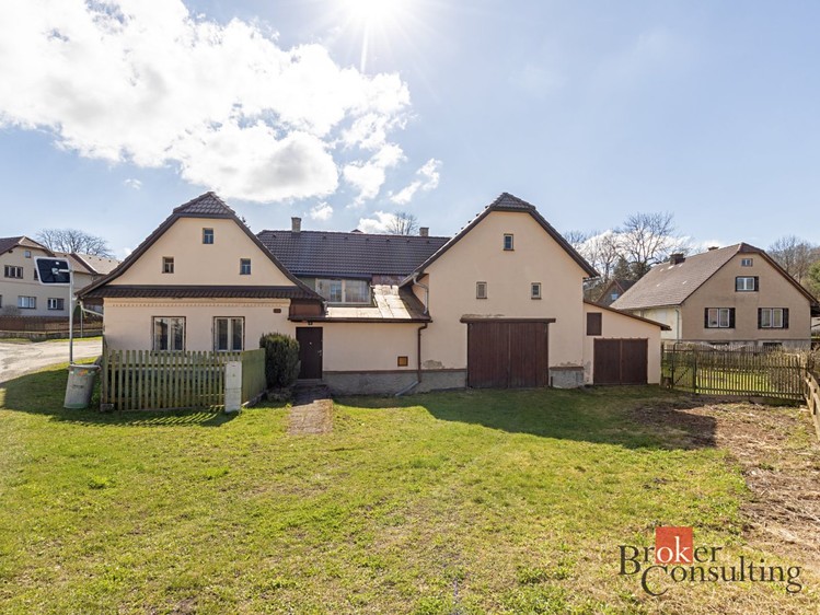 Prodej rodinného domu 259 m², pozemek 1 158 m² - foto 1
