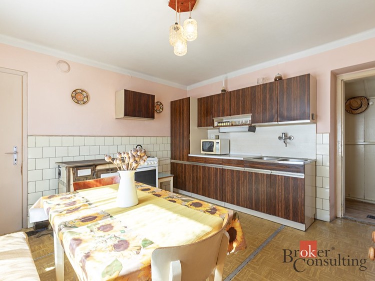 Prodej rodinného domu 259 m², pozemek 1 158 m² - foto 5