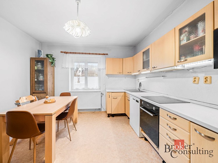 Prodej rodinného domu 197 m², pozemek 1 522 m² - foto 2