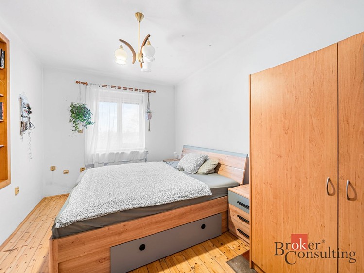 Prodej rodinného domu 197 m², pozemek 1 522 m² - foto 5