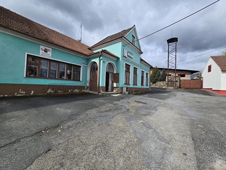 Prodej rodinného domu 500 m², pozemek 800 m² - foto 1