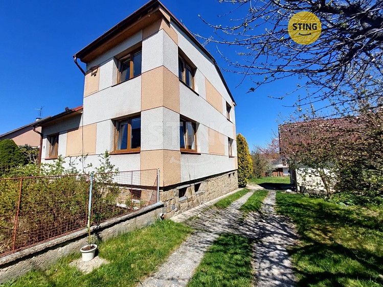 Prodej rodinného domu 219 m², pozemek 1 196 m² - foto 1