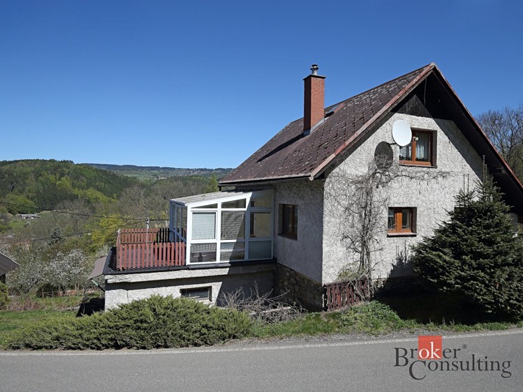 Prodej rodinného domu 108 m², pozemek 29 000 m² - foto 1