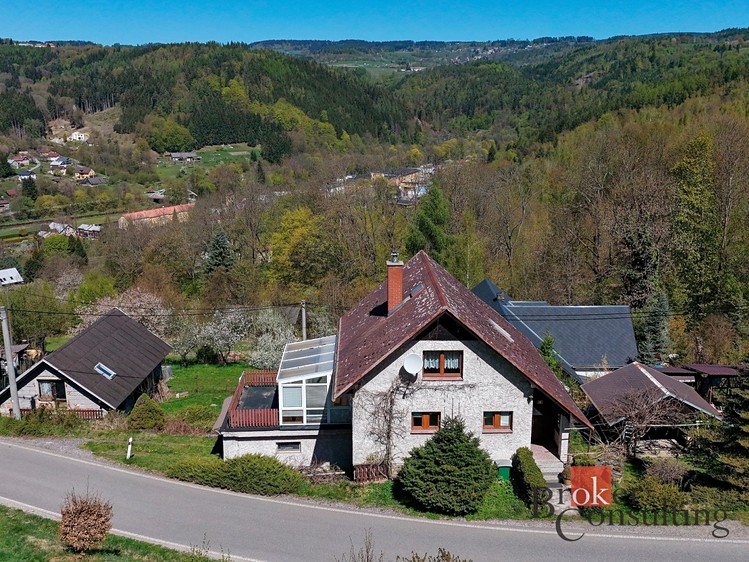 Prodej rodinného domu 108 m², pozemek 29 000 m² - foto 2