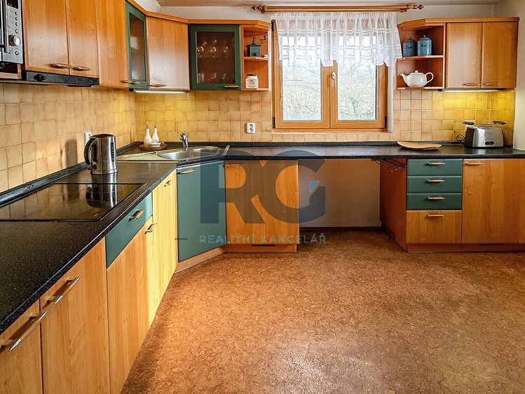 Prodej  rodinného domu 220 m², pozemek 2 160 m² - foto 4