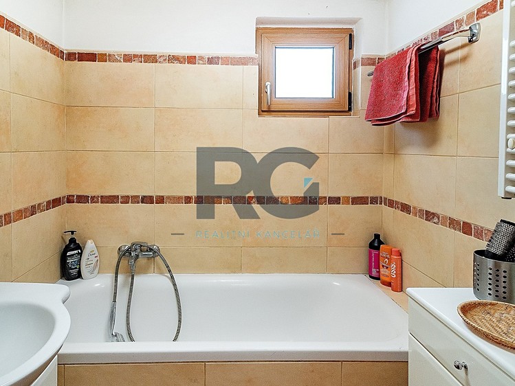 Prodej  rodinného domu 220 m², pozemek 2 160 m² - foto 8