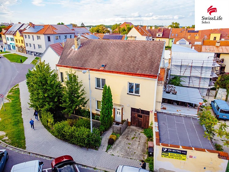 Prodej rodinného domu 376 m², pozemek 154 m² - foto 1