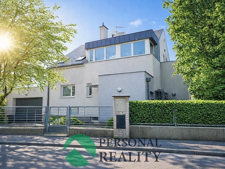 Prodej rodinného domu 251 m², pozemek 929 m² - foto 1