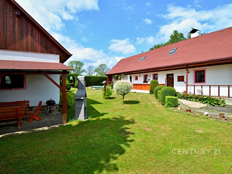 Prodej chalupy 325 m², pozemek 5 290 m² - foto 1