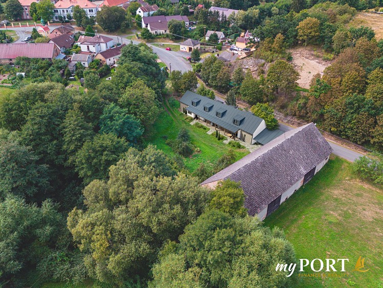 Prodej rodinného domu 275 m², pozemek 2 635 m² - foto 2