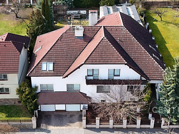 Prodej vícegeneračního domu 830 m², pozemek 1 011 m² - foto 1