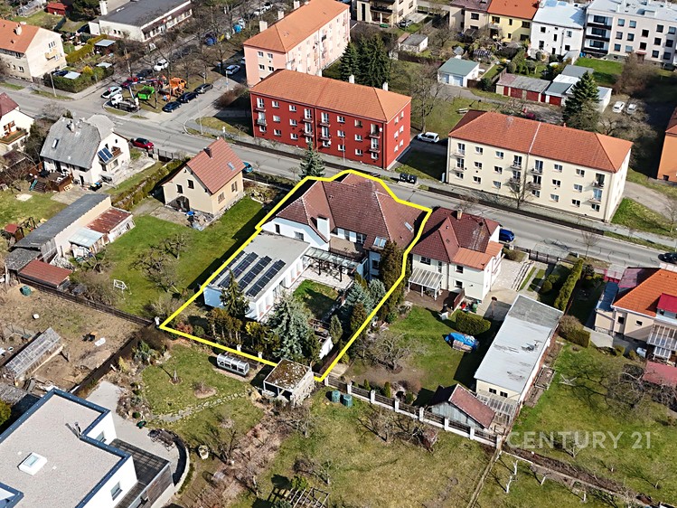 Prodej vícegeneračního domu 830 m², pozemek 1 011 m² - foto 2