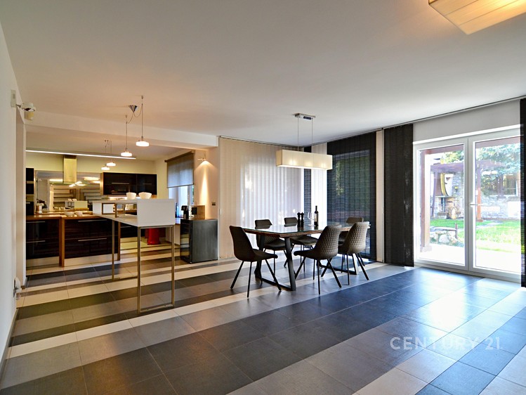 Prodej vícegeneračního domu 830 m², pozemek 1 011 m² - foto 5