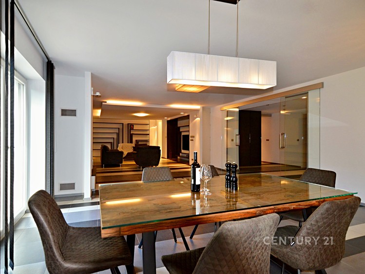 Prodej vícegeneračního domu 830 m², pozemek 1 011 m² - foto 7