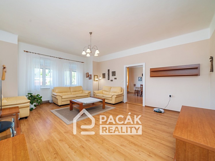 Prodej rodinného domu 700 m², pozemek 1 000 m² - foto 2