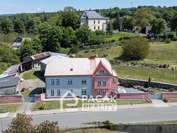 Prodej rodinného domu 700 m², pozemek 1 000 m² - foto 4