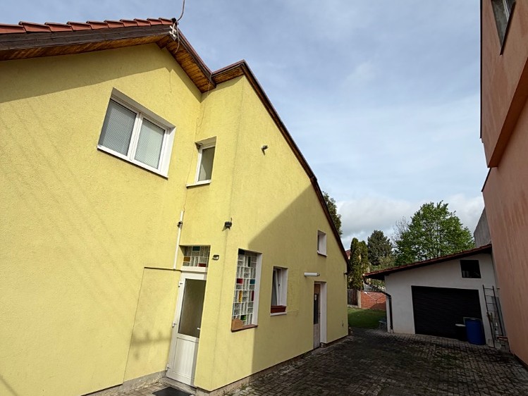 Prodej rodinného domu 288 m², pozemek 382 m² - foto 2
