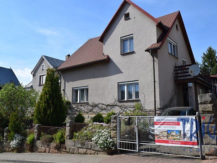 Prodej rodinného domu 165 m², pozemek 689 m² - foto 1