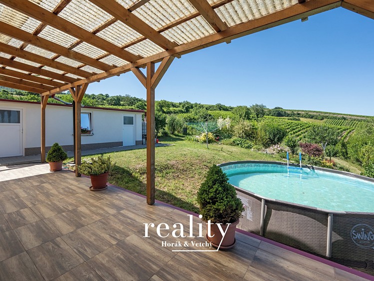 Prodej rodinného domu 164 m², pozemek 1 398 m² - foto 2