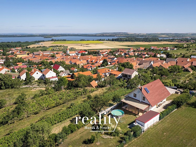 Prodej rodinného domu 164 m², pozemek 1 398 m² - foto 1
