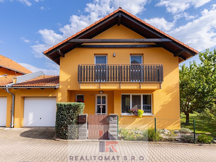 Pronájem rodinného domu 133 m², pozemek 533 m² - foto 1
