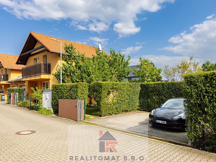 Pronájem rodinného domu 133 m², pozemek 533 m² - foto 2