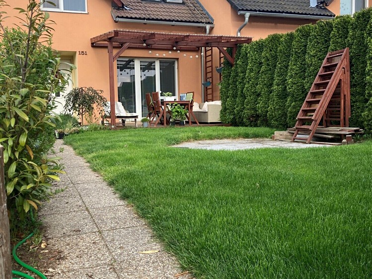 Pronájem rodinného domu 104 m², pozemek 210 m² - foto 1